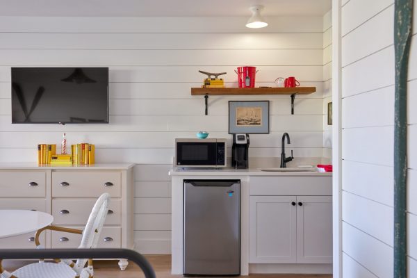 web_highres_salt_king_kitchenette_92526 web_highres_salt_king_kitchenette_92526